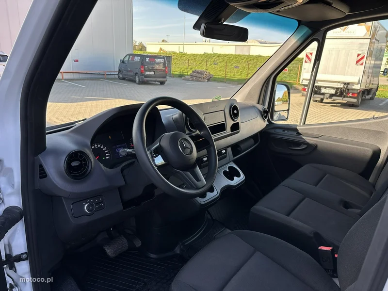 Mercedes-Benz Sprinter 10