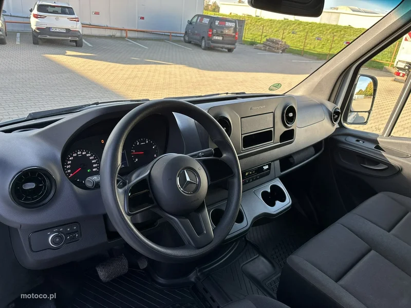 Mercedes-Benz Sprinter 11