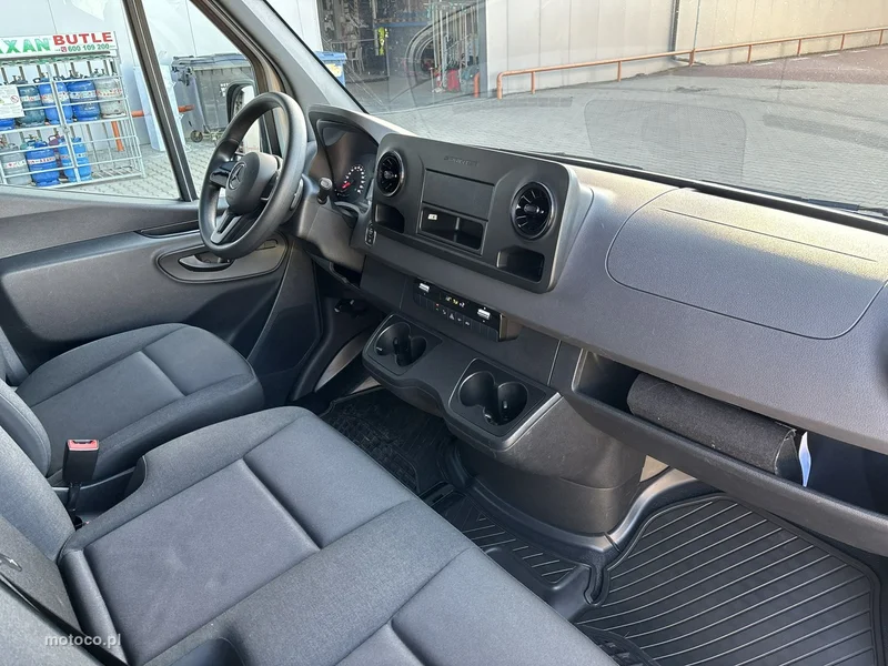Mercedes-Benz Sprinter 12