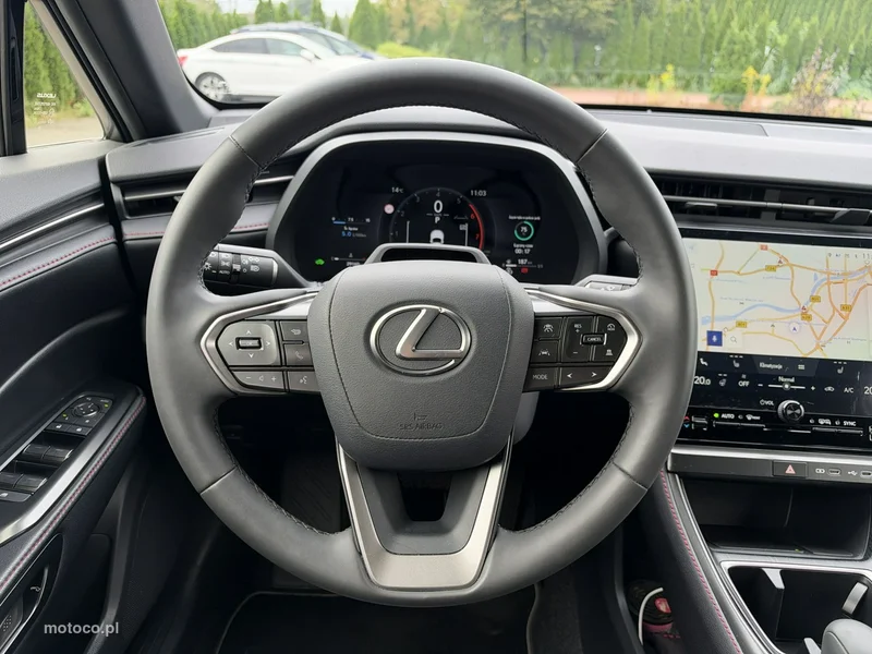 Lexus LBX 23