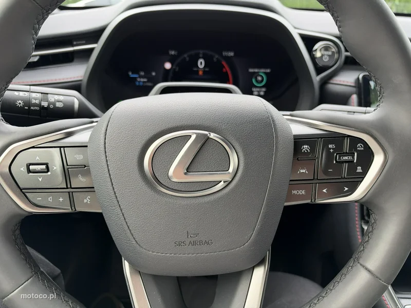 Lexus LBX 27