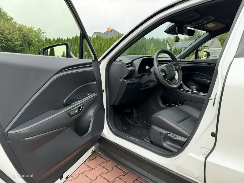 Lexus LBX 10