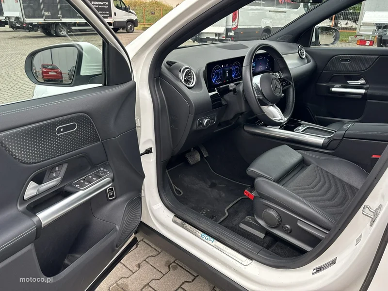 Mercedes-Benz EQA 11