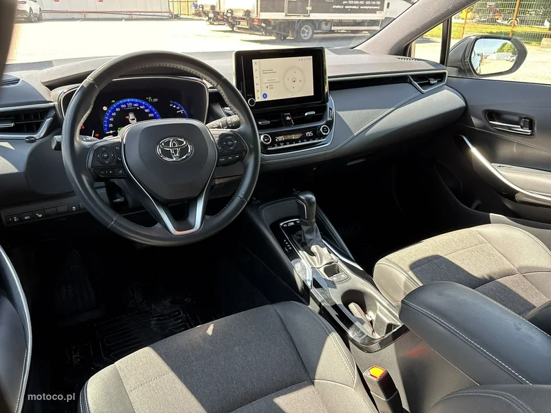 Toyota Corolla E210 12