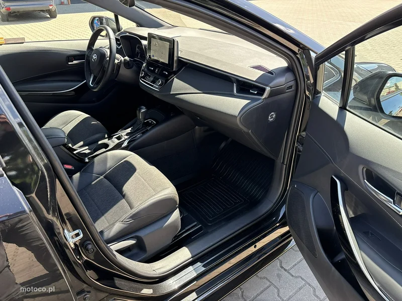 Toyota Corolla E210 16