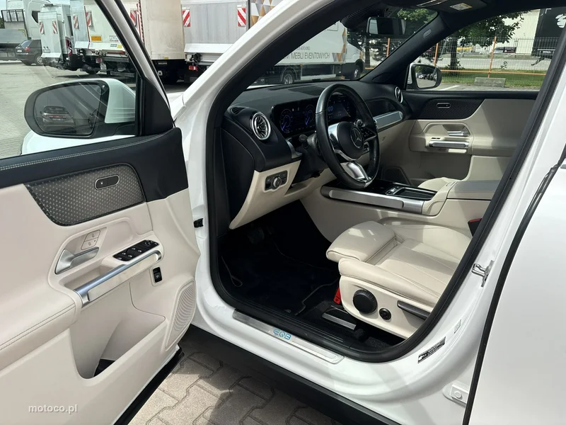 Mercedes-Benz EQB 11