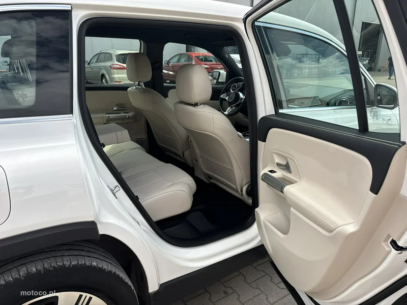 Mercedes-Benz EQB 18