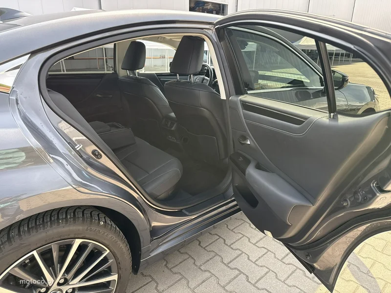 Lexus ES300 17