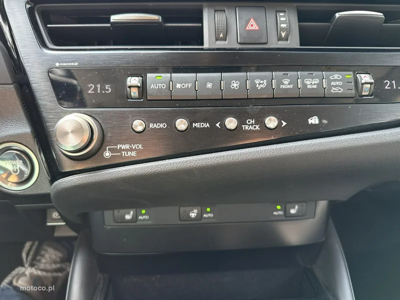 Lexus ES300 28