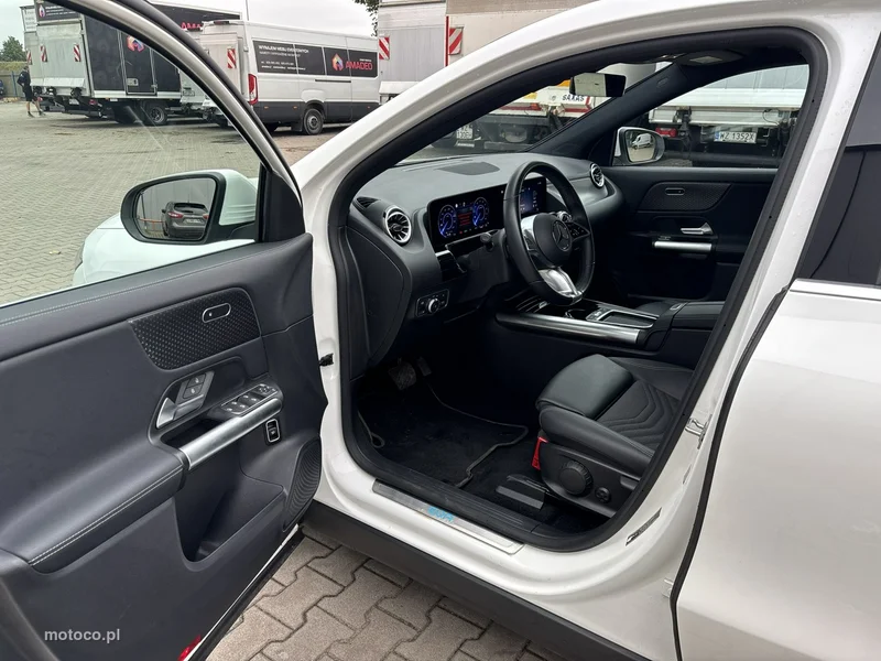 Mercedes-Benz EQA 11