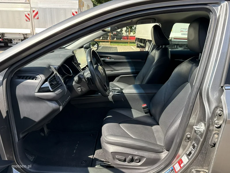 Toyota Camry XV70 11