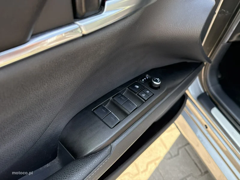 Toyota Camry XV70 12