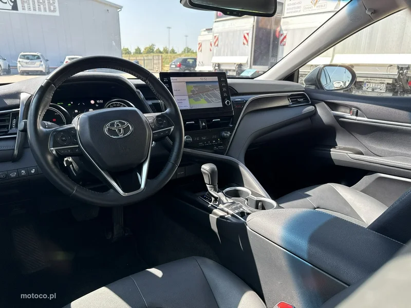 Toyota Camry XV70 13