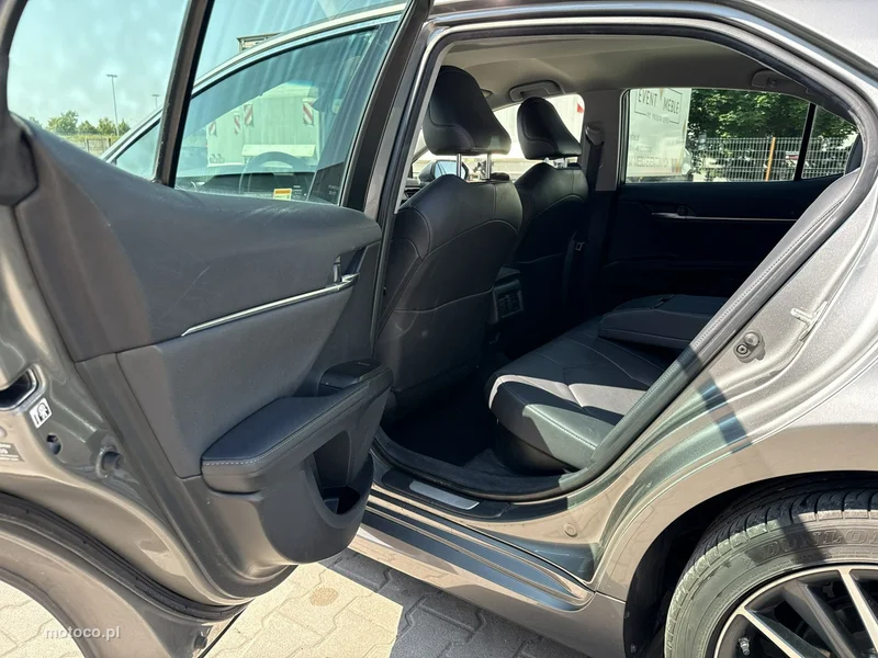 Toyota Camry XV70 14