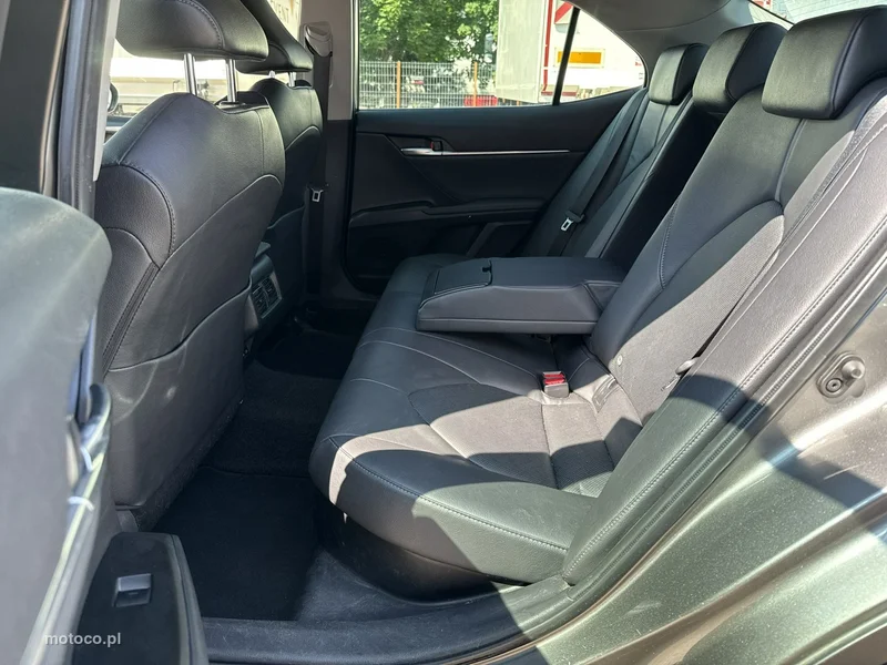 Toyota Camry XV70 15