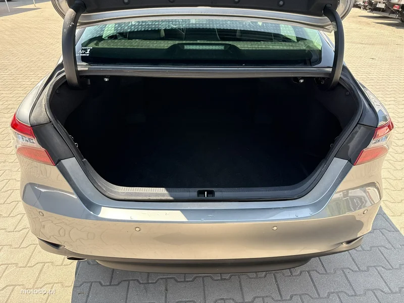Toyota Camry XV70 16