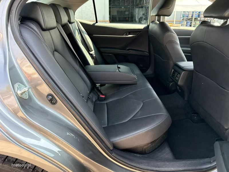 Toyota Camry XV70 18