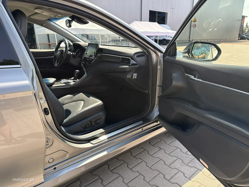 Toyota Camry XV70 19