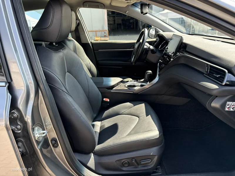 Toyota Camry XV70 20