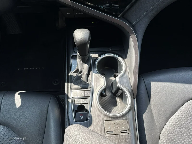 Toyota Camry XV70 24