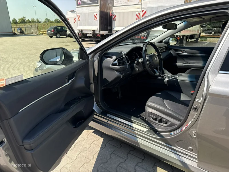 Toyota Camry XV70 10