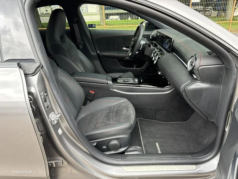 Mercedes-Benz CLA C118 200 15