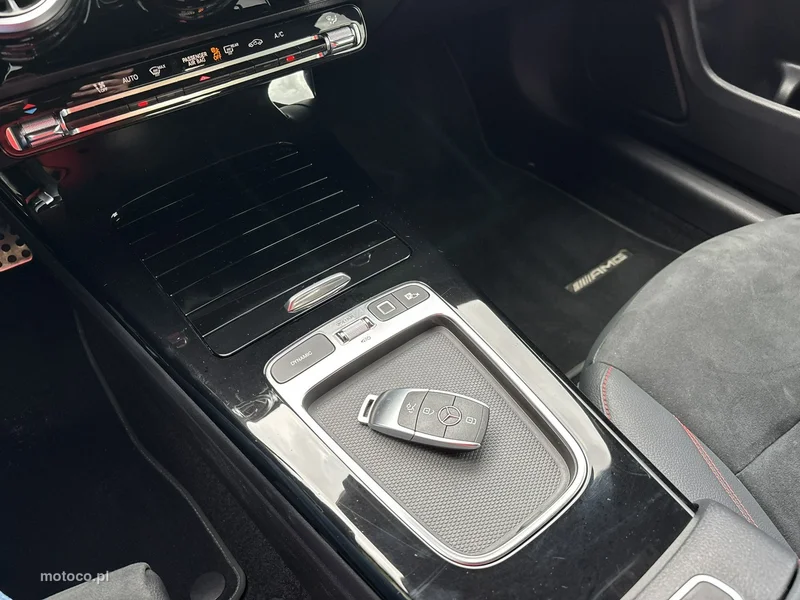 Mercedes-Benz CLA C118 200 27