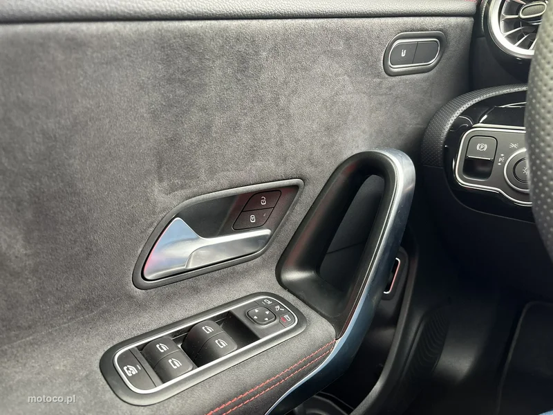 Mercedes-Benz CLA C118 200 28