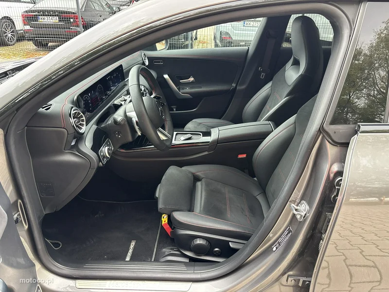 Mercedes-Benz CLA C118 200 10