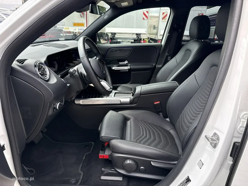 Mercedes-Benz EQB 11