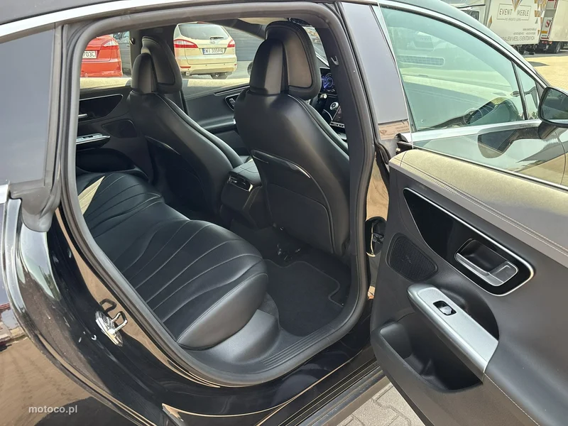 Mercedes-Benz EQE 18