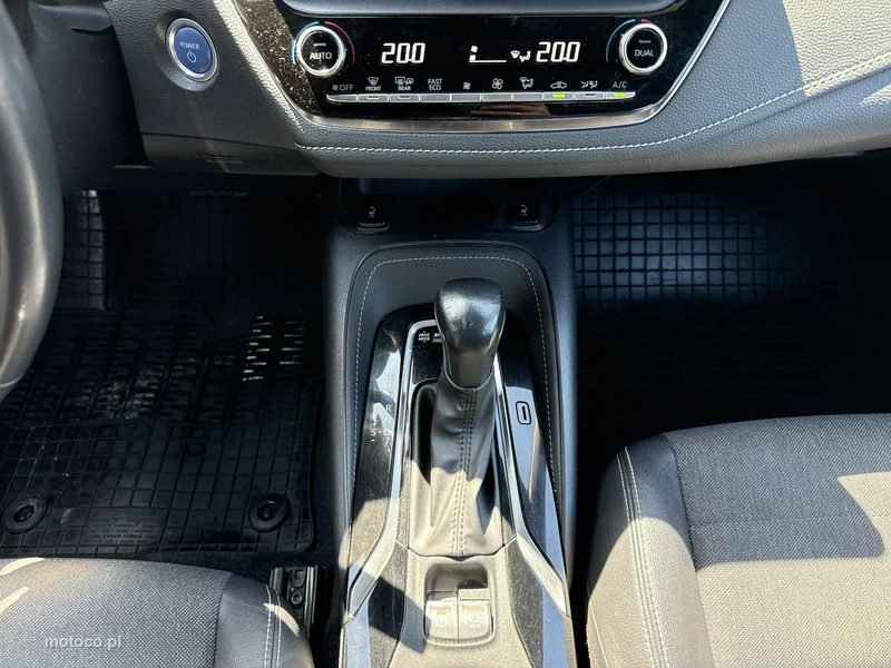 Toyota Corolla E210 24