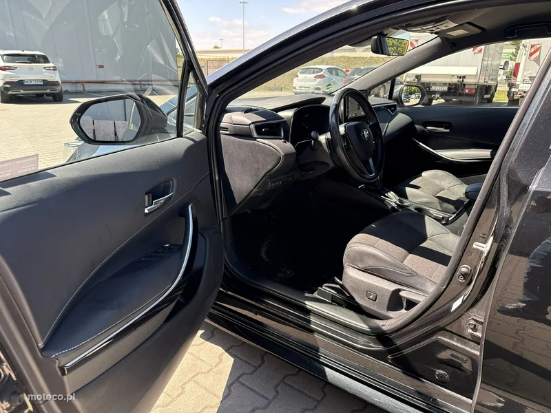 Toyota Corolla E210 10
