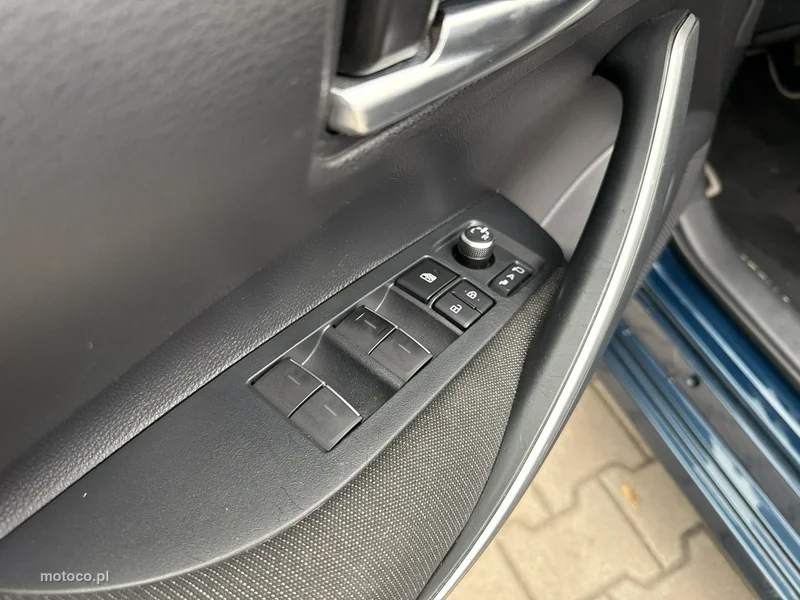 Toyota Corolla E210 12