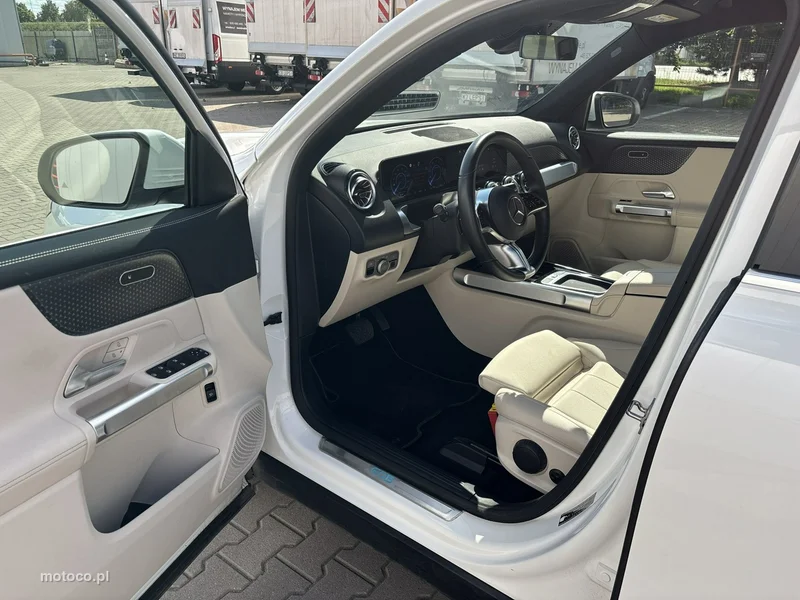 Mercedes-Benz EQB 11