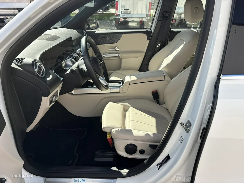 Mercedes-Benz EQB 10