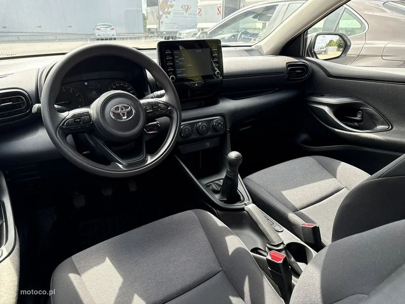 Toyota Yaris XP210 12