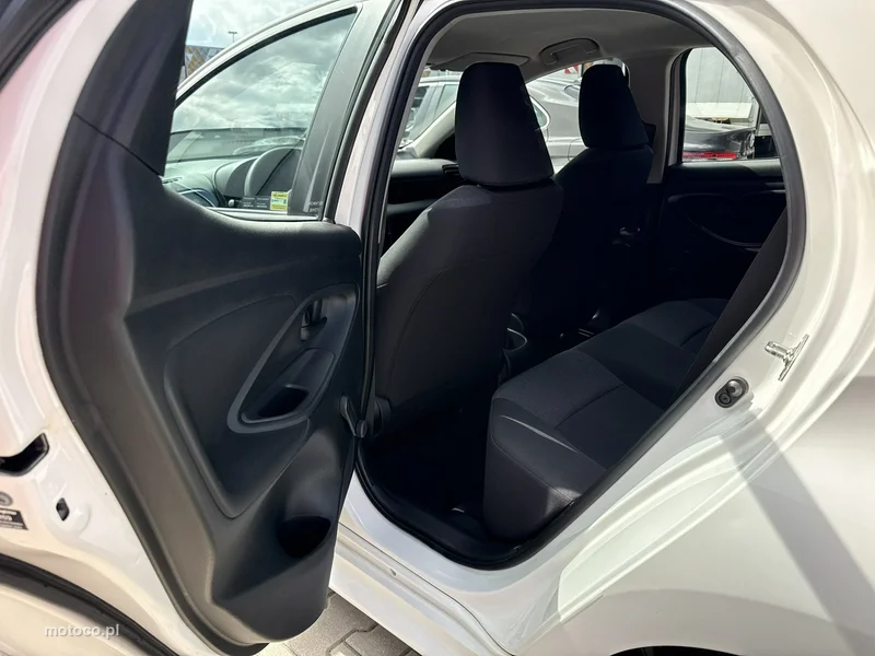 Toyota Yaris XP210 13