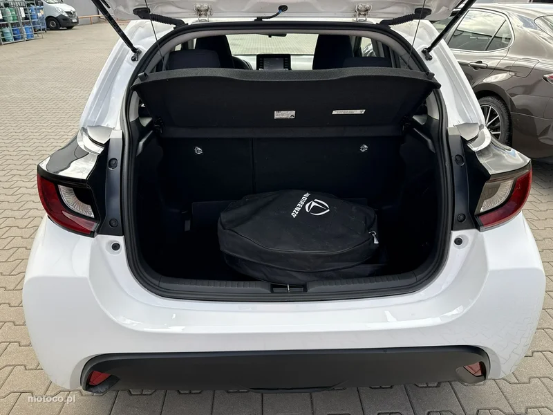Toyota Yaris XP210 15