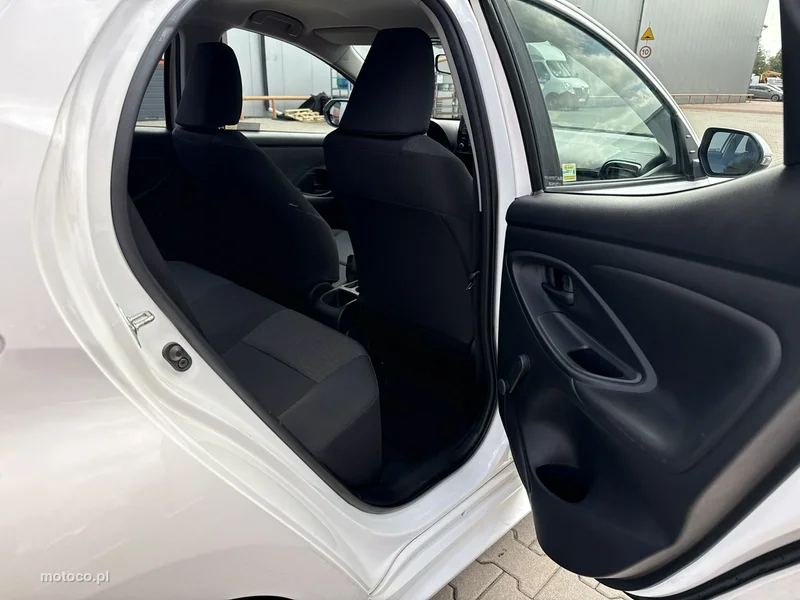 Toyota Yaris XP210 16