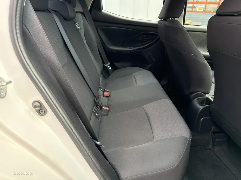 Toyota Yaris XP210 17