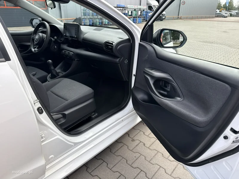 Toyota Yaris XP210 18