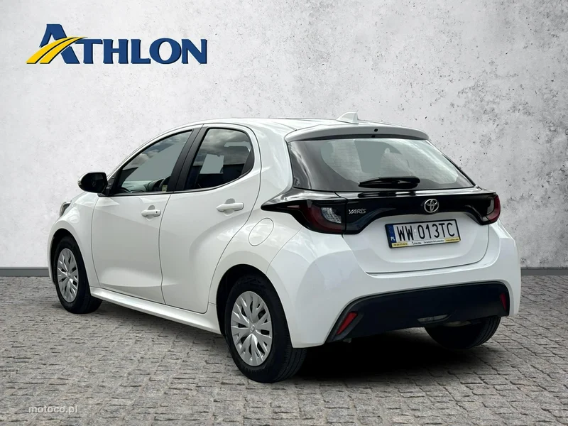 Toyota Yaris XP210 3