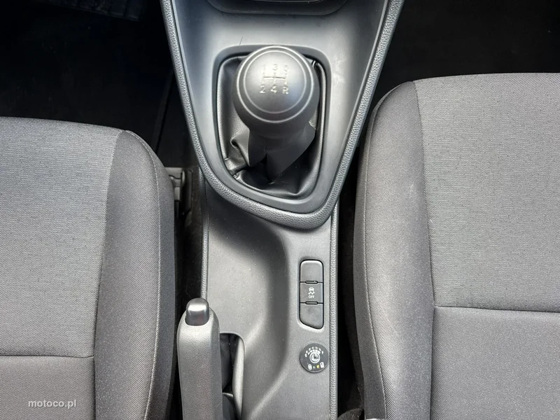 Toyota Yaris XP210 22