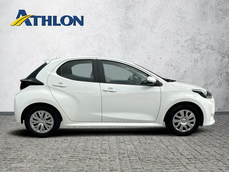 Toyota Yaris XP210 6