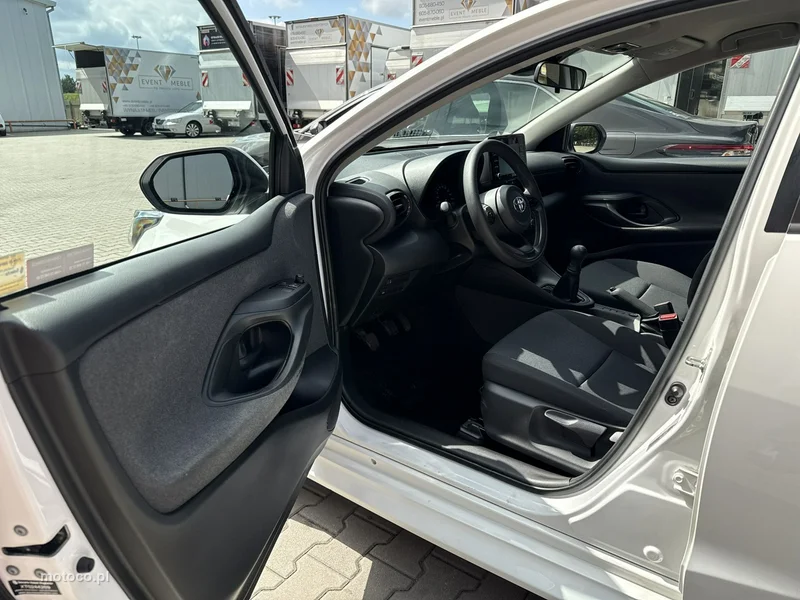 Toyota Yaris XP210 9