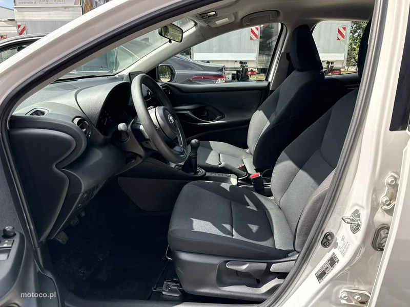 Toyota Yaris XP210 10