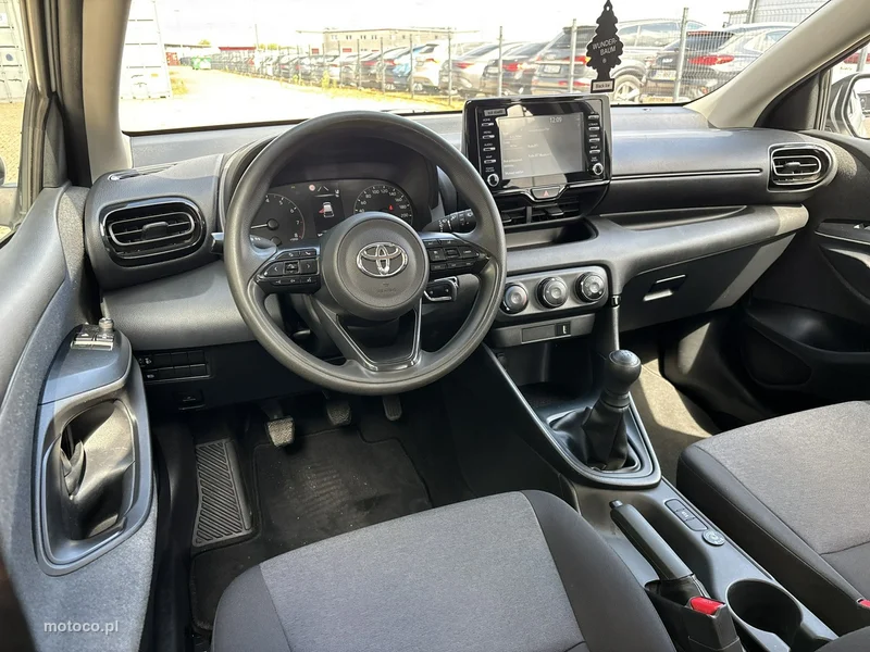 Toyota Yaris XP210 12