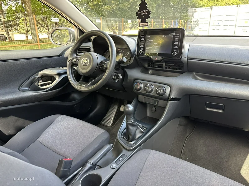 Toyota Yaris XP210 14