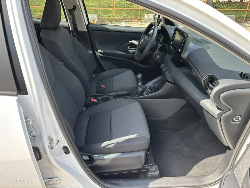 Toyota Yaris XP210 15